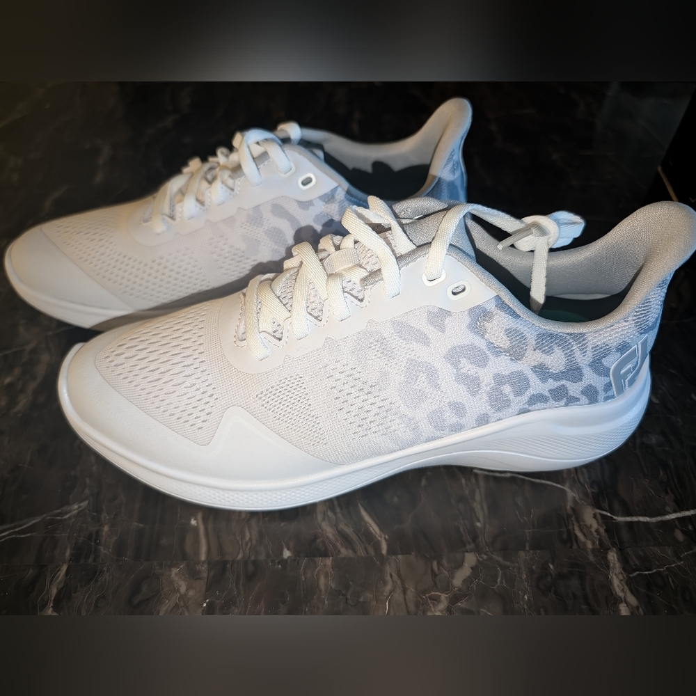 FootJoy Flex Women’s Lightweight Training / Golf Shoes – Size 8